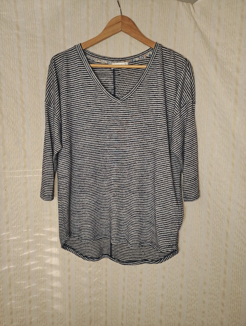 Retrology Striped V-Neck 3/4 Sleeve Top in Navy and White